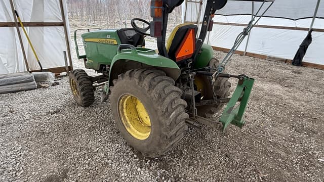 Image of John Deere 3032E equipment image 4