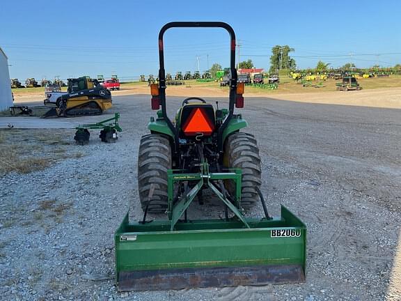 Image of John Deere 3032E equipment image 3