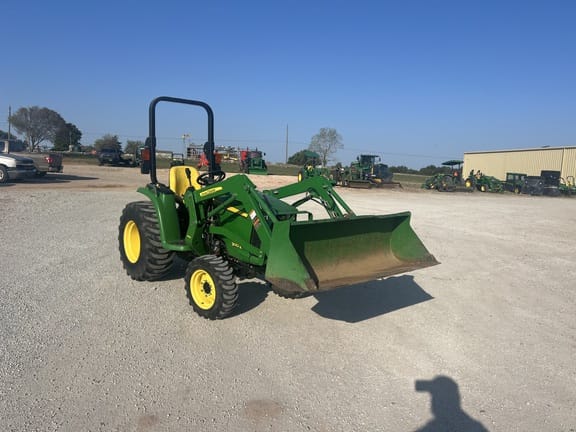 Main image John Deere 3032E