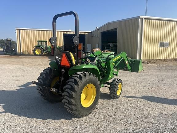 Image of John Deere 3032E equipment image 3