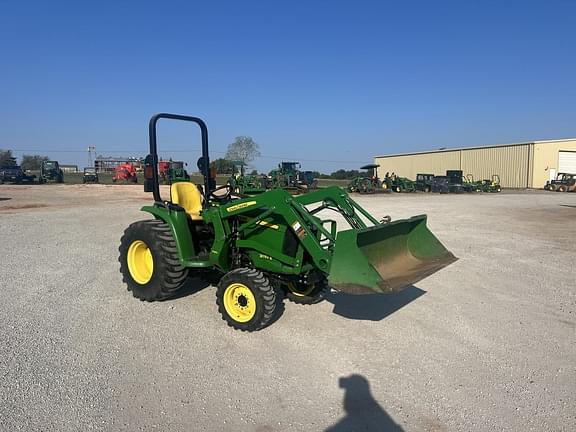 Image of John Deere 3032E equipment image 1