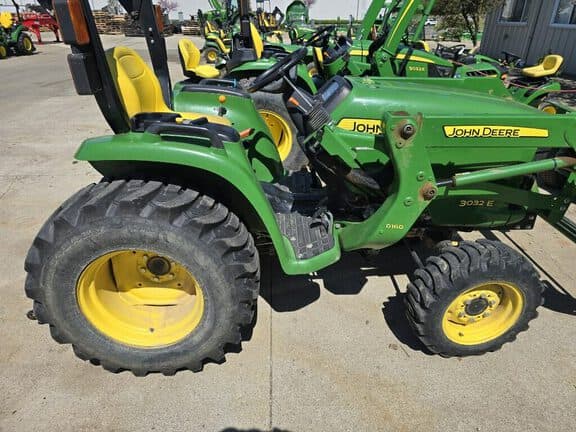 Image of John Deere 3032E Primary image