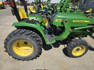2015 John Deere 3032E Image