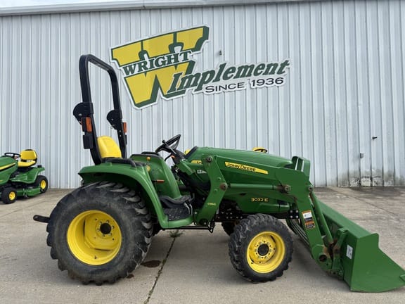 2015 John Deere 3032E Equipment Image0
