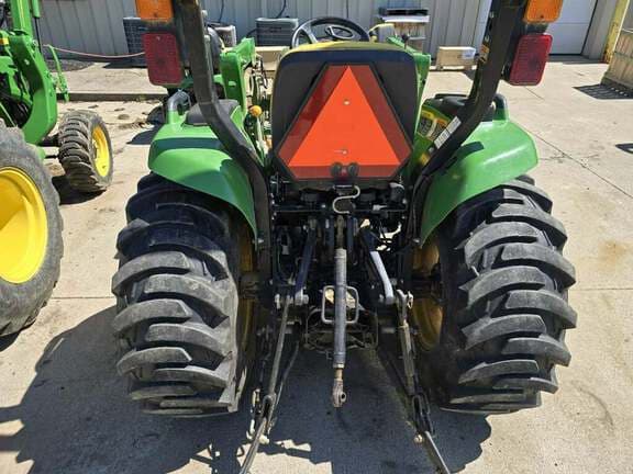 Image of John Deere 3032E equipment image 3