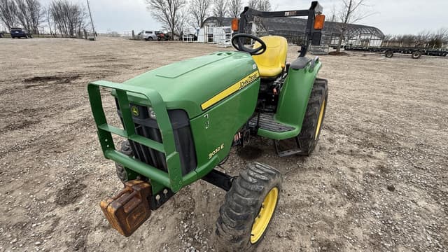 Image of John Deere 3032E equipment image 4