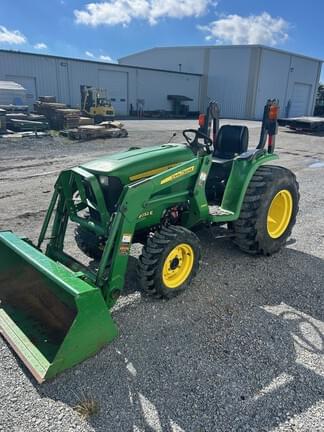 Image of John Deere 3032E equipment image 1