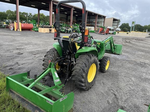 Image of John Deere 3032E equipment image 4