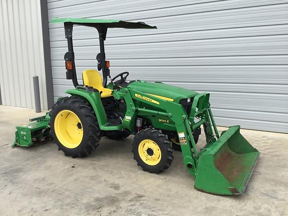 Image of John Deere 3032E equipment image 4