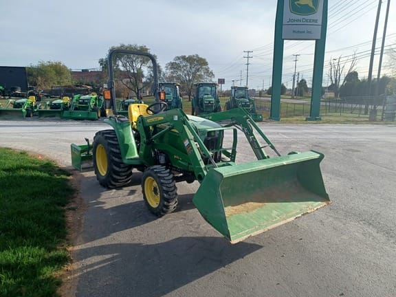 Main image John Deere 3032E