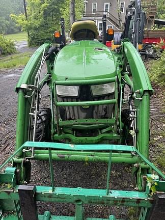 Image of John Deere 3033R equipment image 2