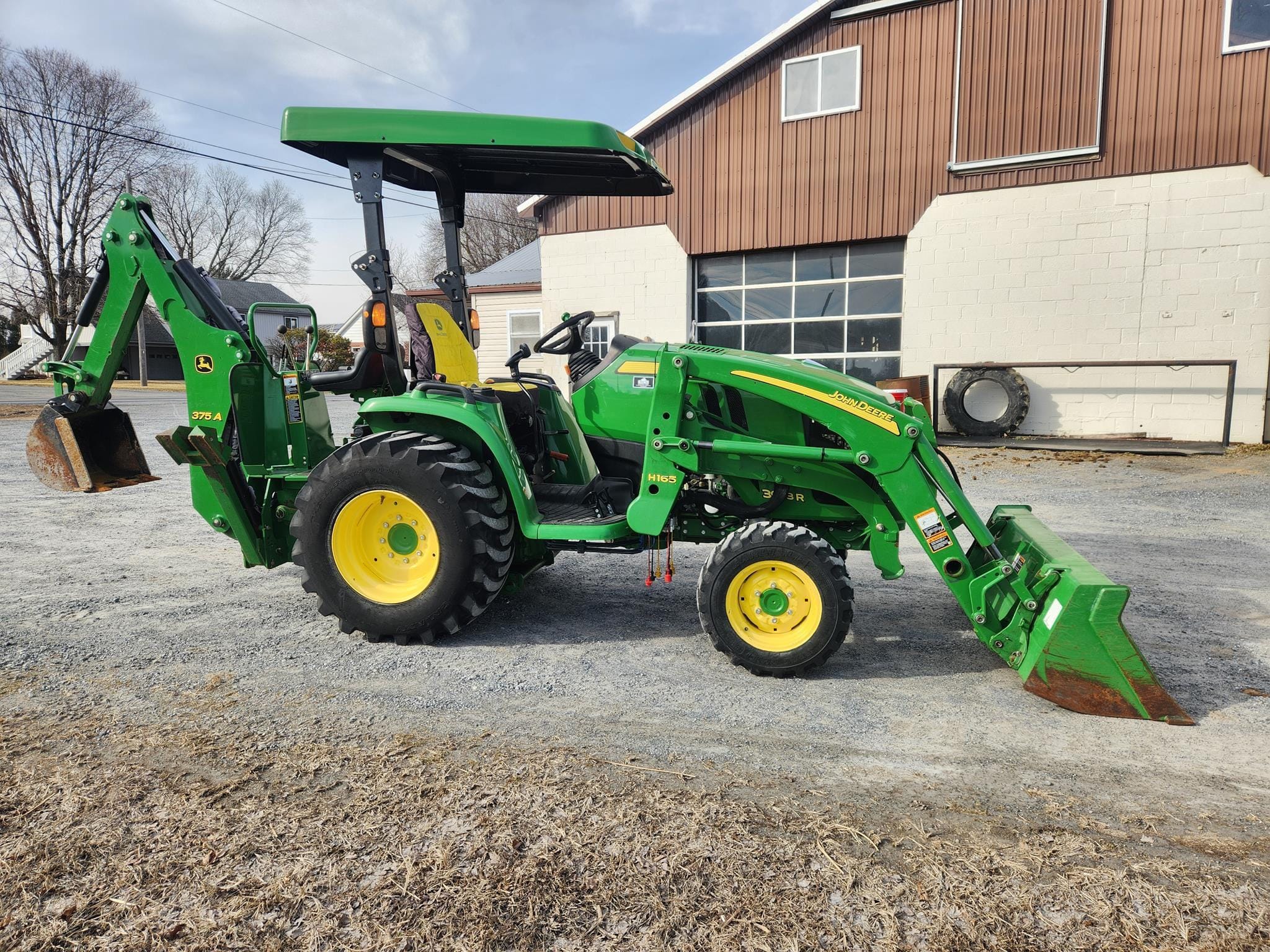 2015 John Deere 3033R Equipment Image0