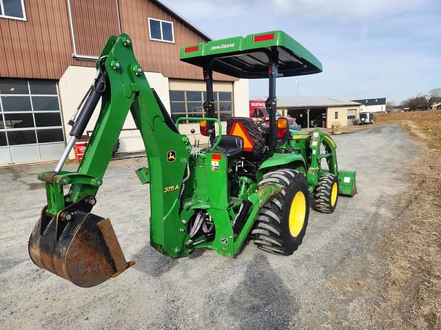 Image of John Deere 3033R equipment image 4