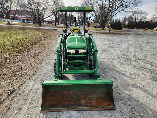 Image of John Deere 3033R equipment image 2