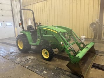 Main image John Deere 3033R