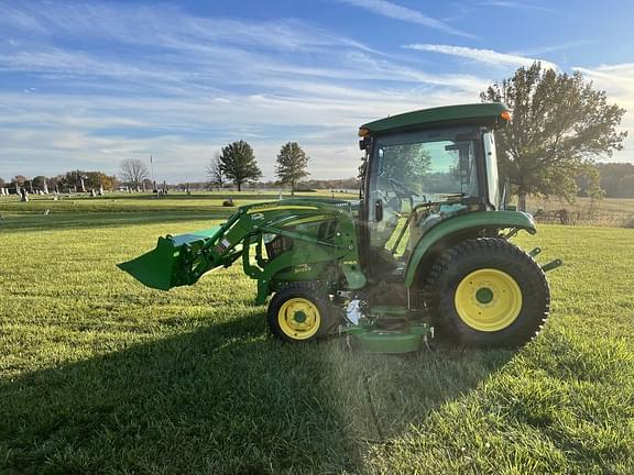 Image of John Deere 3033R equipment image 2