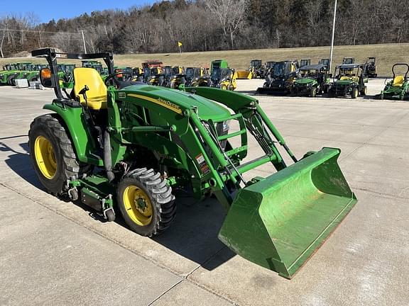 Image of John Deere 3033R equipment image 1