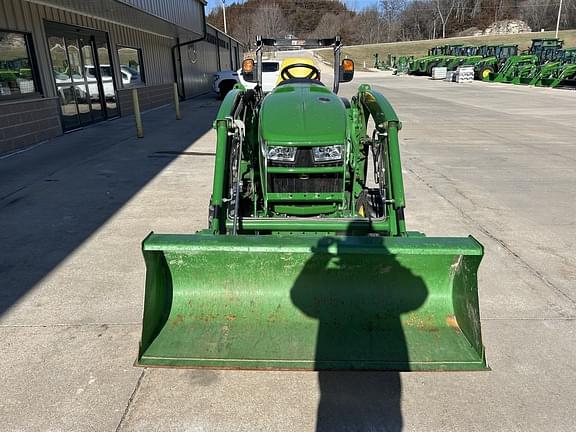 Image of John Deere 3033R equipment image 4