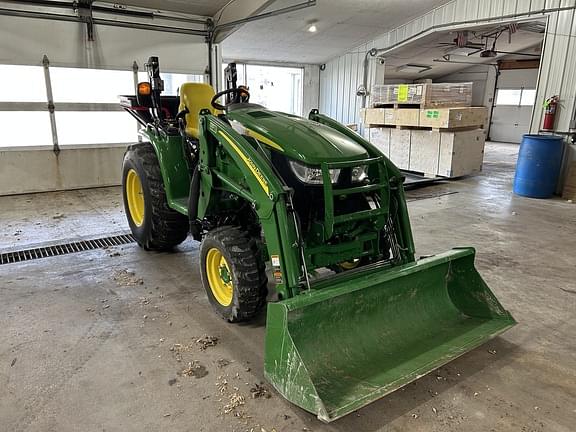 Image of John Deere 3033R equipment image 1