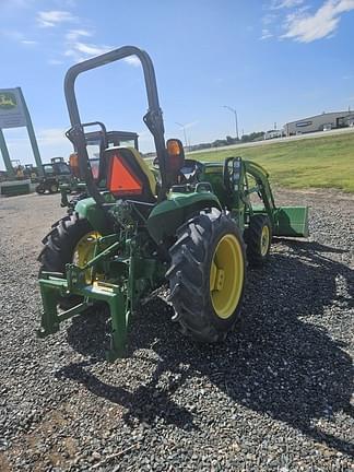 Image of John Deere 3033R equipment image 3