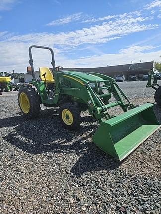 Image of John Deere 3033R equipment image 2