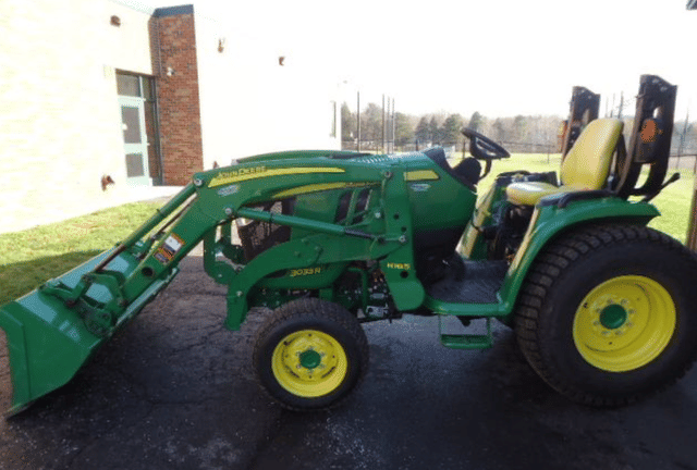 Image of John Deere 3033R equipment image 1