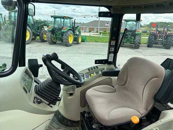 Image of John Deere 3033R equipment image 4