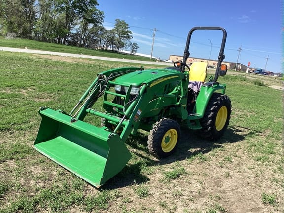 2015 John Deere 3033R Equipment Image0