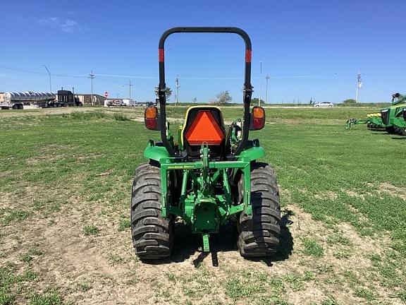 Image of John Deere 3033R equipment image 3