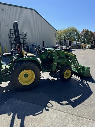 Image of John Deere 3033R equipment image 3