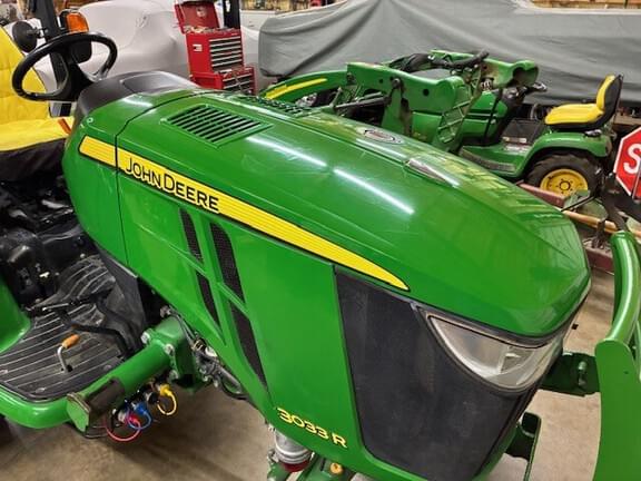 Image of John Deere 3033R equipment image 4