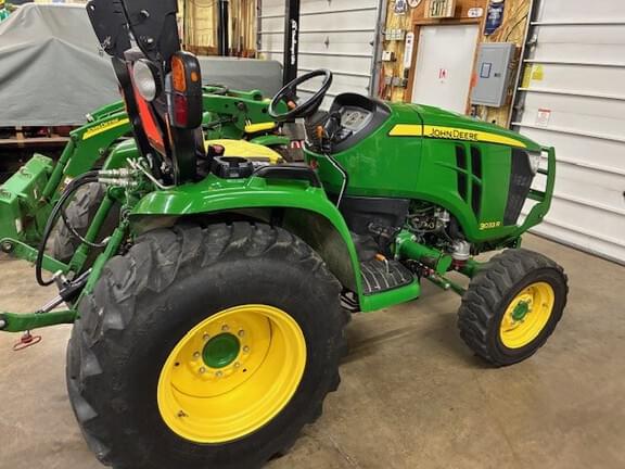 Image of John Deere 3033R equipment image 3