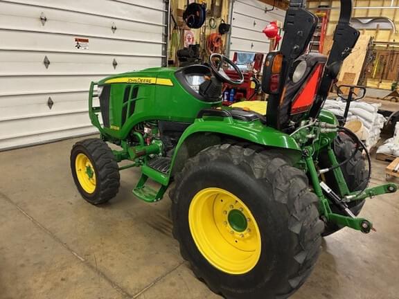 Image of John Deere 3033R equipment image 2