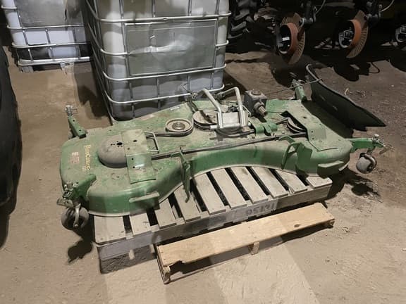 Image of John Deere 3033R equipment image 4