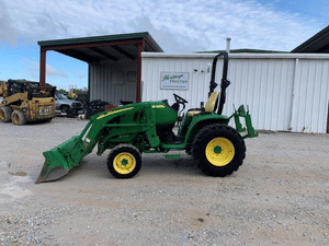 2015 John Deere 3033R Image