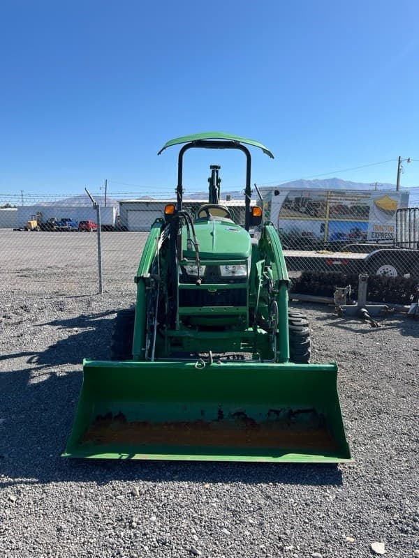 Image of John Deere 3033R Image 1