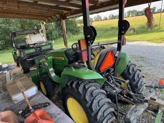 Image of John Deere 3038E equipment image 4