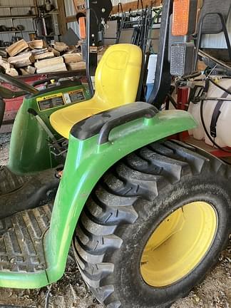 Image of John Deere 3038E equipment image 3