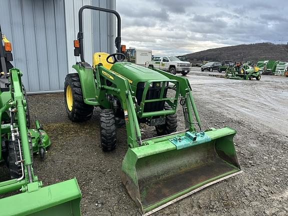 Image of John Deere 3038E equipment image 2