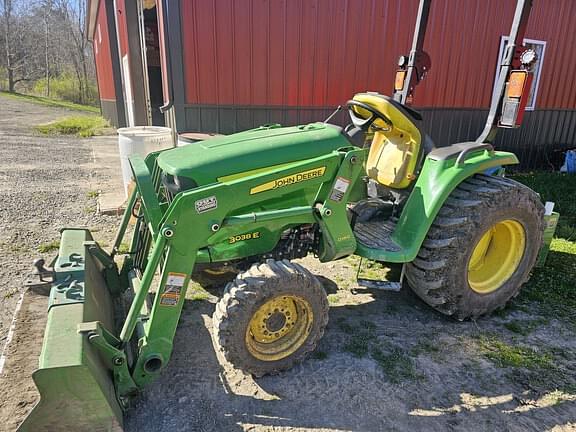 Image of John Deere 3038E equipment image 2