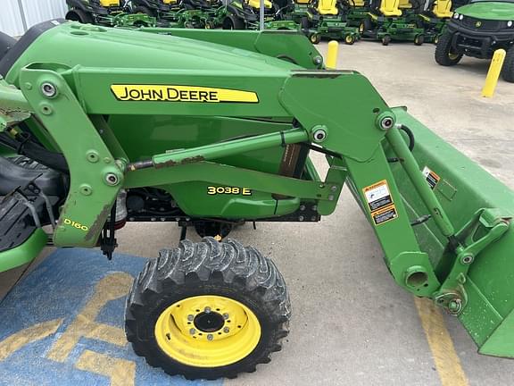 Image of John Deere 3038E equipment image 3