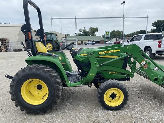 Image of John Deere 3038E equipment image 3