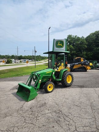 2015 John Deere 3038E Equipment Image0