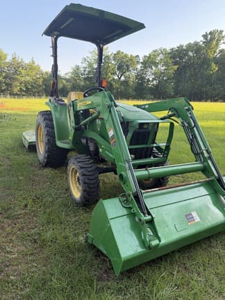 Image of John Deere 3038E equipment image 2