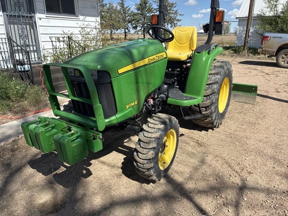 2015 John Deere 3038E Equipment Image0