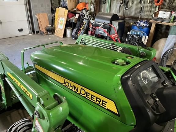 Image of John Deere 3038E equipment image 3