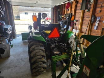 Image of John Deere 3038E equipment image 4