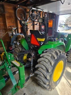 Image of John Deere 3038E equipment image 3