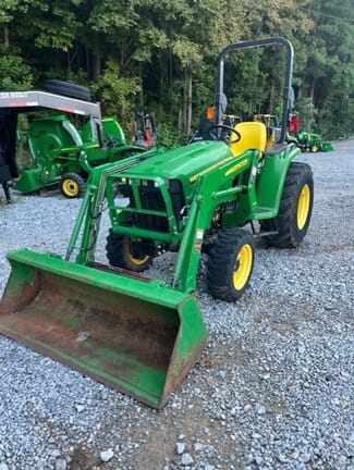 2015 John Deere 3038E Equipment Image0