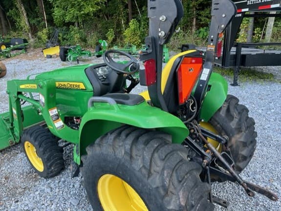 Image of John Deere 3038E equipment image 4